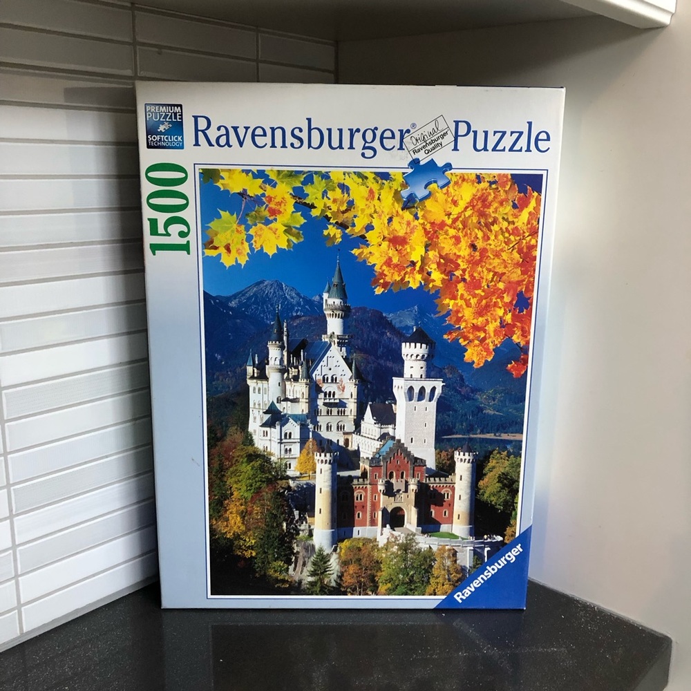 “Neuschwanstein in Autumn Castle 163861” Ravensburger 1500 piece puzzle